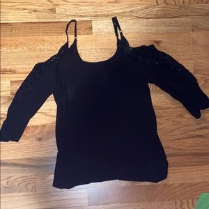 Cold shoulder quarter length sleeve top